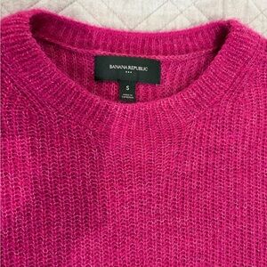 Banana Republic Fuchsia Knit Crew Neck Swearer NWOT